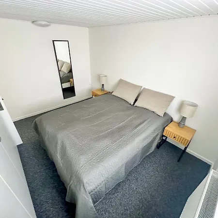 Center Modern 2-br Haven With A Stylish Twist דירה