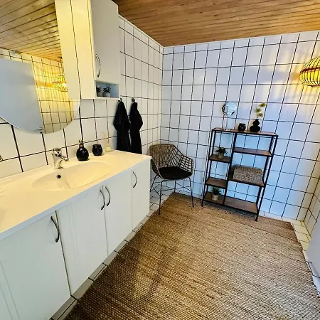Center Modern 2-br Haven With A Stylish Twist אולבורג
