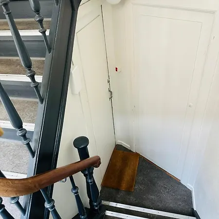 Appartamento Center Modern 2-br Haven With A Stylish Twist